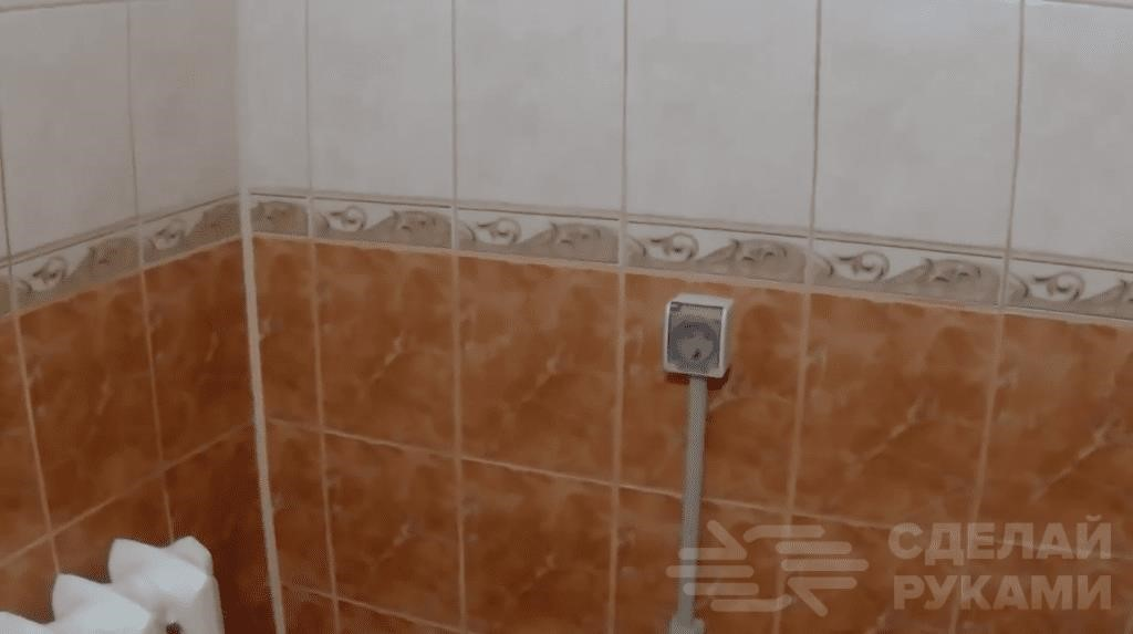 Как установить розетку в ванной, если кафель уже выложен