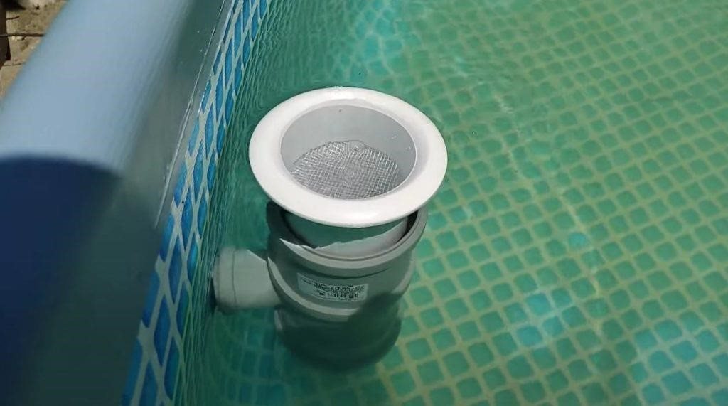 картинка для поста Как сделать скиммер для бассейна: 2 недорогих варианта