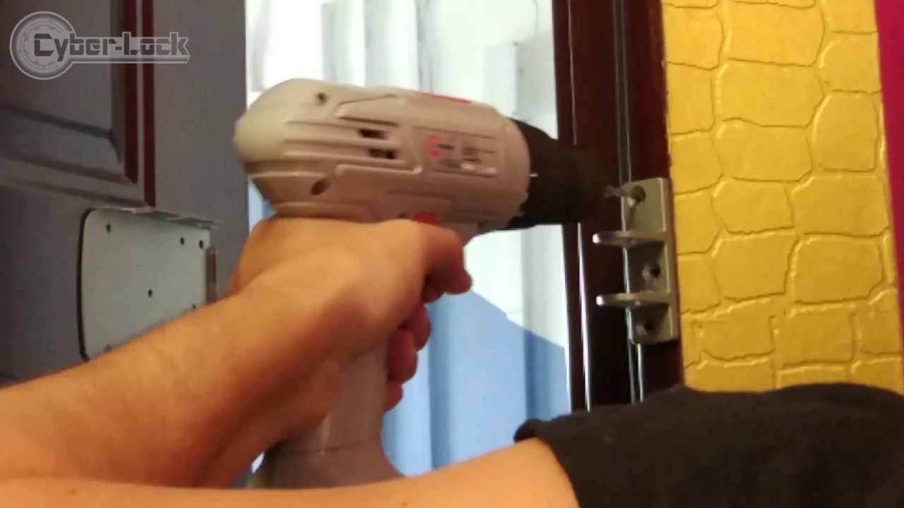 изображение картинка для статьи монтаж замка в стальную дверь